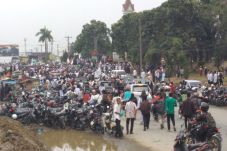 Desak Polisi Tangkap...