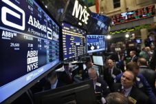 Wall Street Jaga Tren...