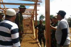 TNI Bangun Rumah Layak...