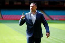 Pulev Siap Hadapi Whyte...