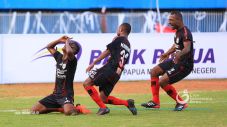 Persipura Puncaki Klasemen...