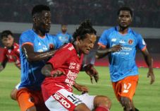 Escobar Selamatkan Perseru...