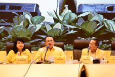 Golkar Perjuangkan Airlangga...