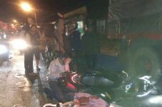 Pemotor Senggol Truk,...