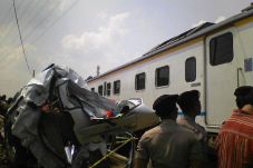 Sopir Truk Trailer Kecelakaan...