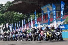 Ribuan Komunitas Motor...