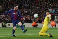 Hat-trick Messi Antar...