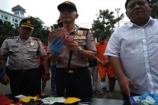 Rampok Pemilik Restoran,...