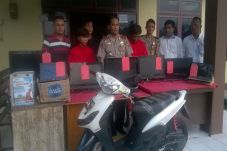 Spesialis Pembobol Kantor...