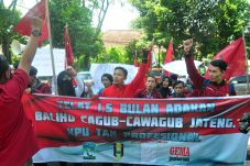 Dinilai Tidak Profesional,...
