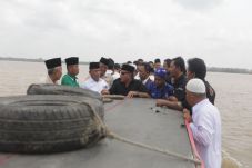Seberangi Barumun, Edy...