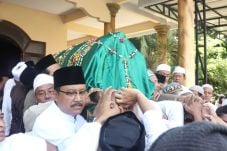 Gus Ipul Ikut Angkat...