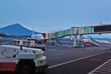 Bandara Sam Ratulangi...