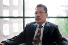 Ikhtiar Pemerintah Melepaskan...
