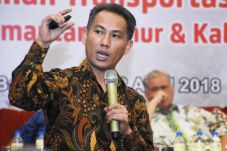 Angkutan Umum Harusnya...