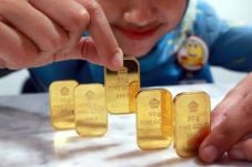 Harga Emas Antam Turun...