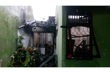 Dua Rumah di Ciputat...