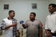 Sebar Foto Bugil Siswi...