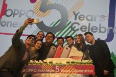 OPPO F7 Selfie Expert...
