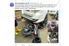 Pemotor Tabrak Fortuner...