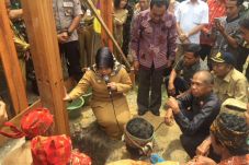 Bupati Kobar Pasang...