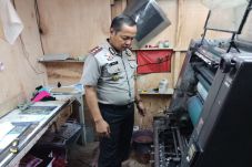 Polisi Bongkar Pabrik...