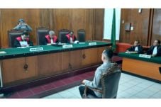 Hakim PN Surabaya Vonis...