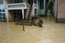 Banjir Rendam Puluhan...