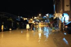 Banjir Bandang Terjang...