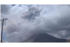 Gunung Sinabung Erupsi...