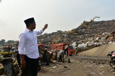 Ke TPST Bantargebang,...