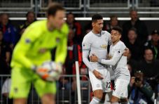 Babak I: Chris Smalling...