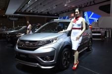 Bawa Fitur dan Desain...