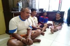 Sadis, Suraji Ajak Selingkuhan...