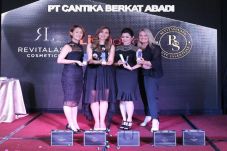 Produk Kecantikan Revitalash...