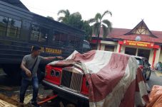 Diduga Bodong, Mobil...