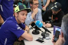 Rivalitas Rossi vs Marquez...