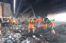 Banyak Sampah, DKI Sarankan...