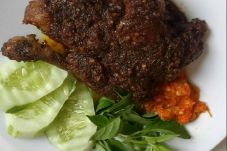 Sajian Bebek Hitam Madura...