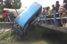 Tabrakan Beruntun, Seorang...