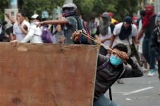 Tiga Tewas dalam Aksi...