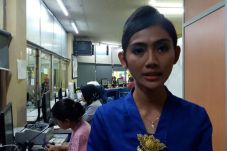 Hari Kartini, Petugas...