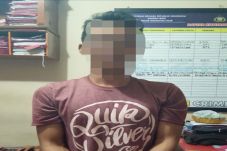 Emosi, Remaja Ini Bakar...