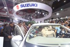 Suzuki Permudah Miliki...