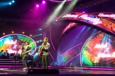 Duet Bareng Glenn Fredly,...