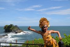 Tanah Lot Jadi Destinasi...