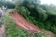Diterjang Banjir dan...