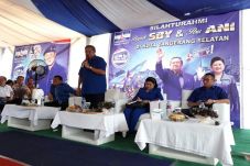 Dialog dengan Warga...