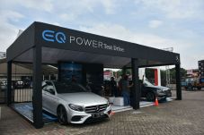 Mobil Listrik Jadi Primadona...