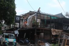 Puting Beliung Porak-porandakan...